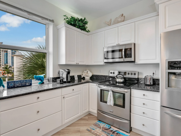 Spacious 3-Bedroom Condo in Naples - Renovated Resort-Style Amenities